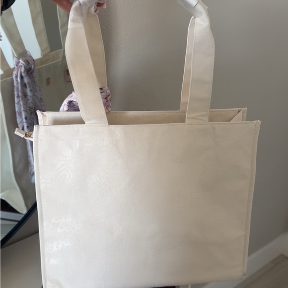 Elegant Cream Tote Bag with Floral Scarf - Picture 6 of 7